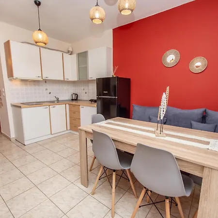 Apartament Theros 5 *