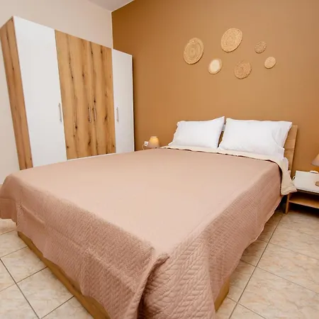 Theros 5 Apartament *