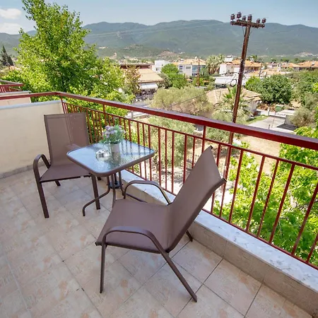 Apartament Theros 5 *