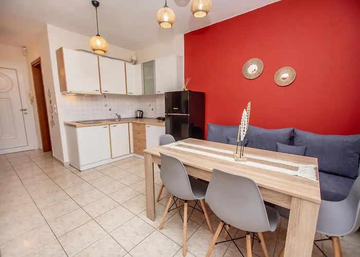 Apartament Theros 5 *