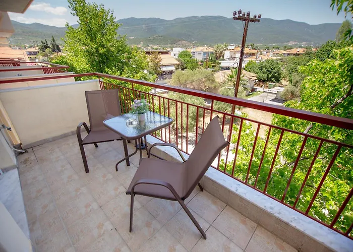 Apartament Theros 5 *